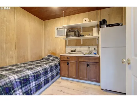 10128 NW 19th Avenue Vancouver WA 98685