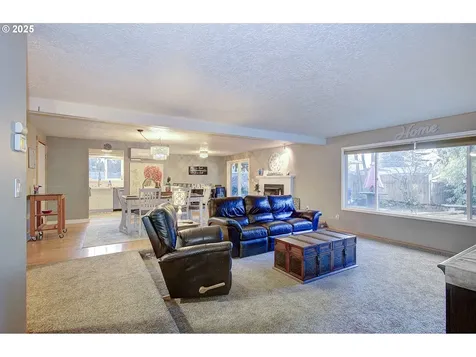 10128 NW 19th Avenue Vancouver WA 98685