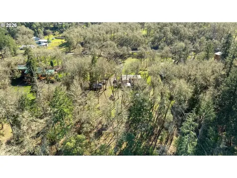 1176 Whistlers Lane Roseburg OR 97470