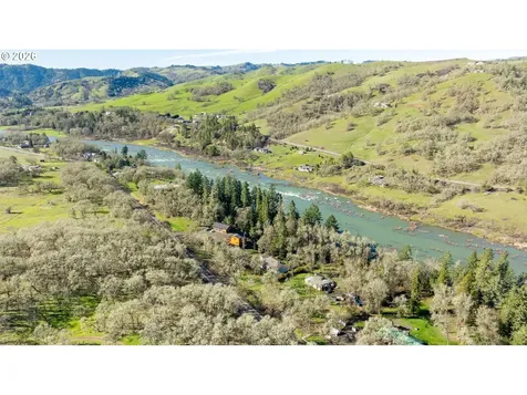 1176 Whistlers Lane Roseburg OR 97470