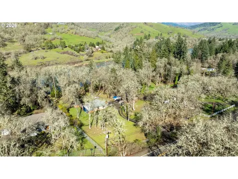 1176 Whistlers Lane Roseburg OR 97470