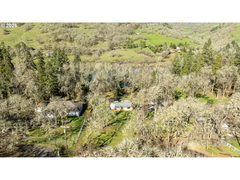 1176 Whistlers Lane Roseburg OR 97470