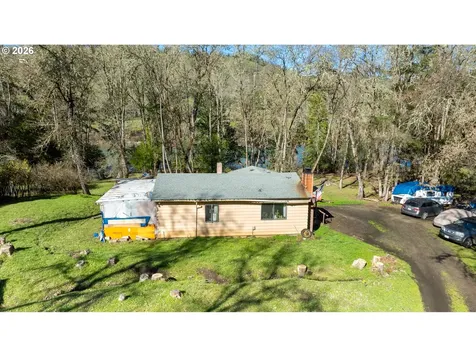 1176 Whistlers Lane Roseburg OR 97470