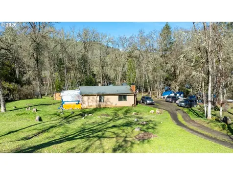1176 Whistlers Lane Roseburg OR 97470