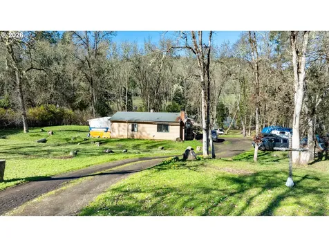 1176 Whistlers Lane Roseburg OR 97470