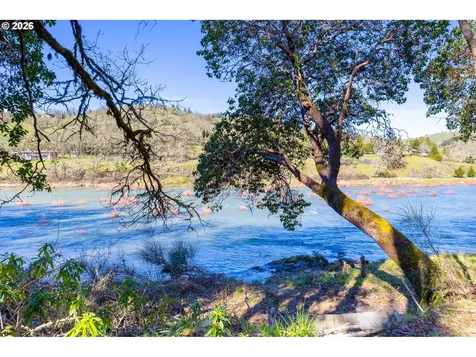 1176 Whistlers Lane Roseburg OR 97470