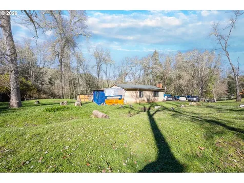 1176 Whistlers Lane Roseburg OR 97470