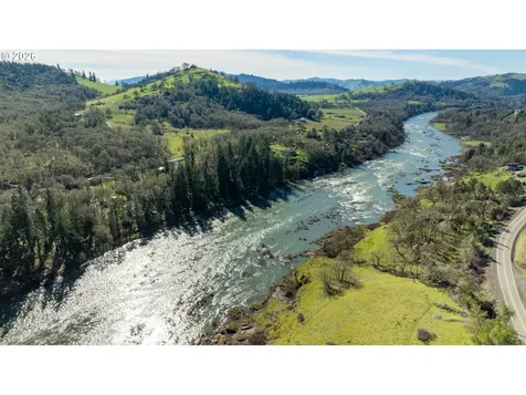 1176 Whistlers Lane Roseburg OR 97470