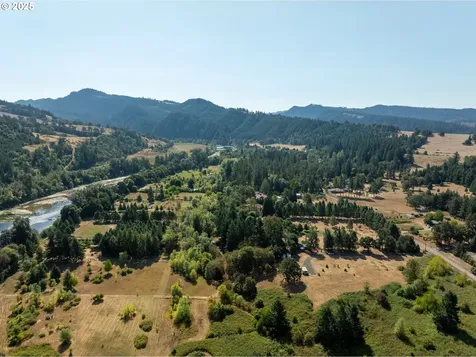 480 Riverwood Lane Oakland OR 97462