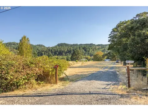480 Riverwood Lane Oakland OR 97462