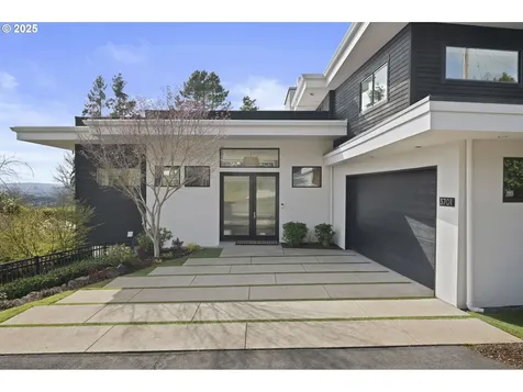 3701 SW 38th Avenue Portland OR 97221