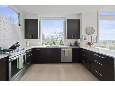 3701 SW 38th Avenue Portland OR 97221