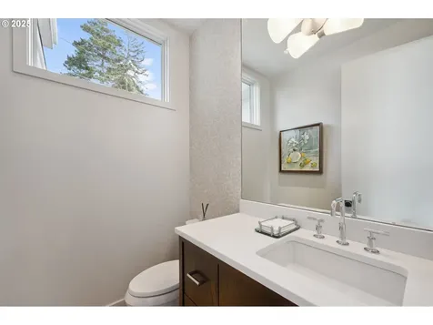 3701 SW 38th Avenue Portland OR 97221