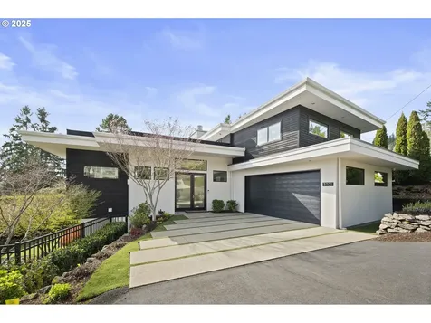 3701 SW 38th Avenue Portland OR 97221