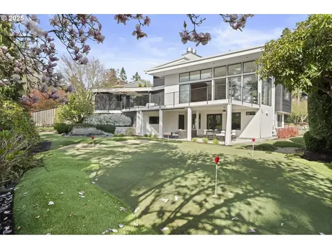 3701 SW 38th Avenue Portland OR 97221