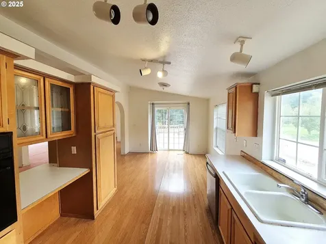 3720 Scott Road Hood River OR 97031