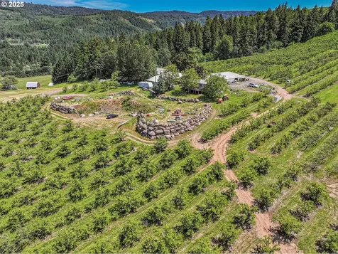 3720 Scott Road Hood River OR 97031