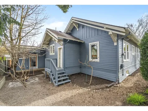 1235 SE Reynolds Street Portland OR 97202