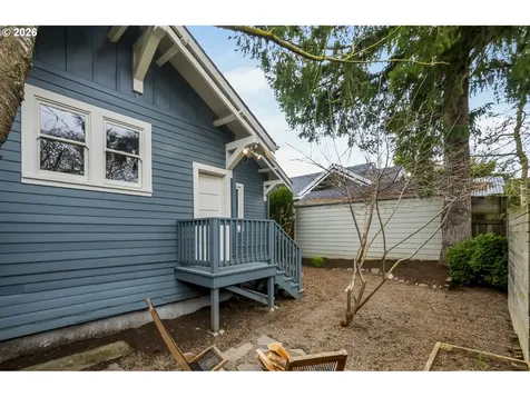 1235 SE Reynolds Street Portland OR 97202