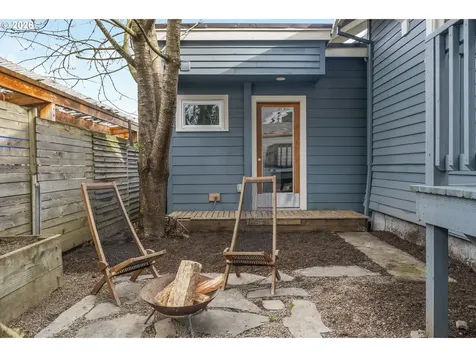 1235 SE Reynolds Street Portland OR 97202