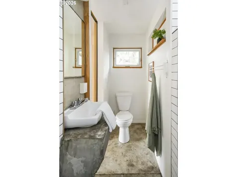1235 SE Reynolds Street Portland OR 97202