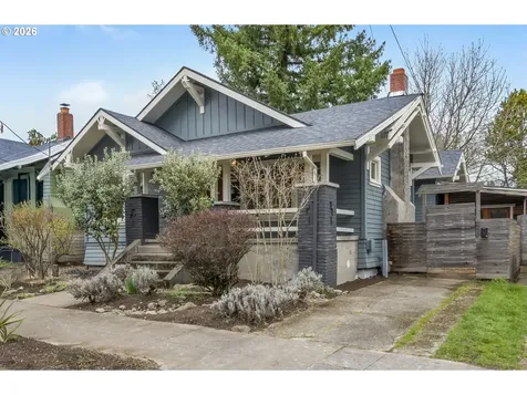 1235 SE Reynolds Street Portland OR 97202