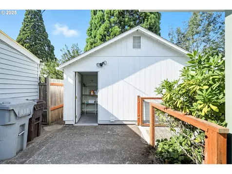 394 SW 2nd Avenue Canby OR 97013