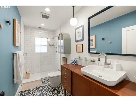 2036 SE Larch Avenue Portland OR 97214