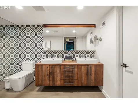 2036 SE Larch Avenue Portland OR 97214