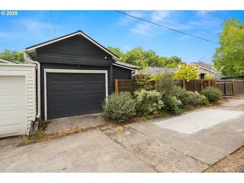 2036 SE Larch Avenue Portland OR 97214