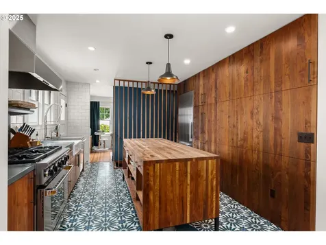 2036 SE Larch Avenue Portland OR 97214