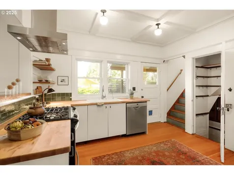 5826 NE 27th Avenue Portland OR 97211