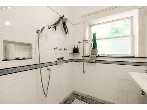 5826 NE 27th Avenue Portland OR 97211