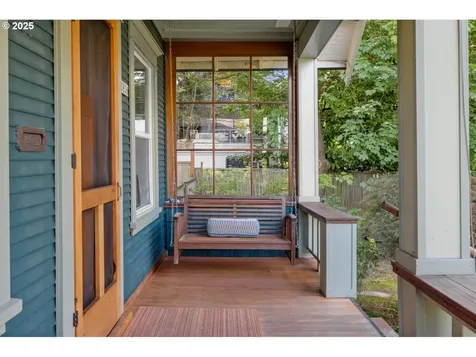 5826 NE 27th Avenue Portland OR 97211