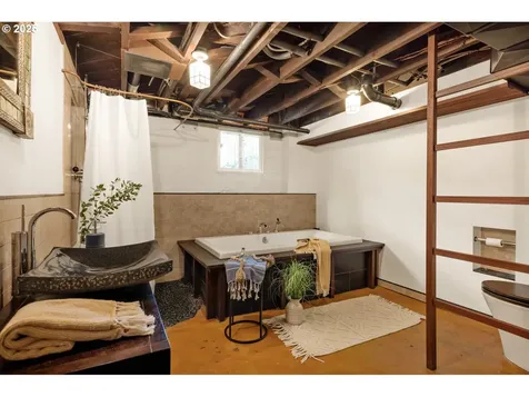5826 NE 27th Avenue Portland OR 97211