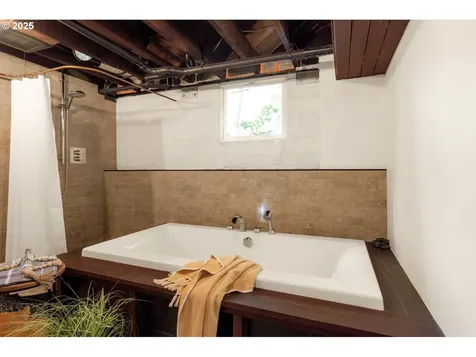 5826 NE 27th Avenue Portland OR 97211