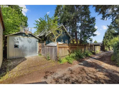 5826 NE 27th Avenue Portland OR 97211