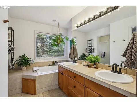 915 NW Vinca Lane Camas WA 98607