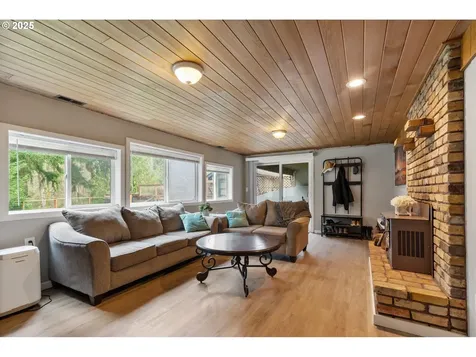 149 S Vista Way Kelso WA 98626