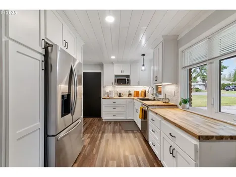 149 S Vista Way Kelso WA 98626