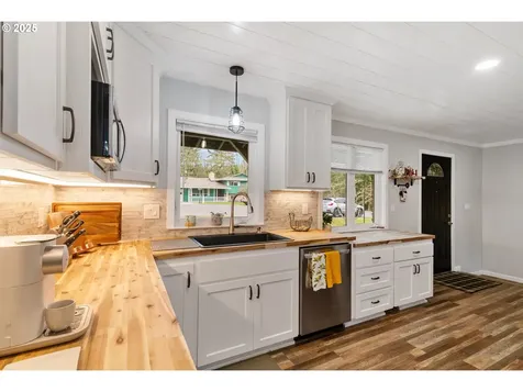 149 S Vista Way Kelso WA 98626