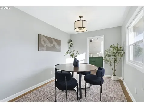 6123 NE Halsey Street Portland OR 97213