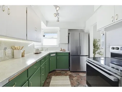 6123 NE Halsey Street Portland OR 97213