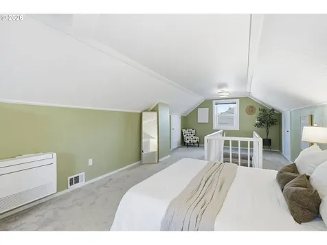 6123 NE Halsey Street Portland OR 97213