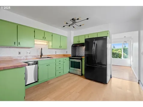 8405 SE Glenwood Street Portland OR 97266