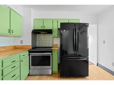 8405 SE Glenwood Street Portland OR 97266