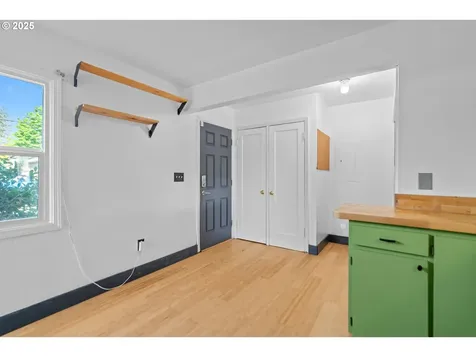 8405 SE Glenwood Street Portland OR 97266