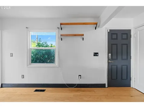 8405 SE Glenwood Street Portland OR 97266