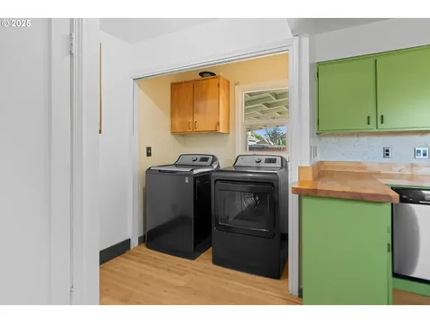 8405 SE Glenwood Street Portland OR 97266