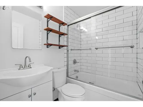 8405 SE Glenwood Street Portland OR 97266